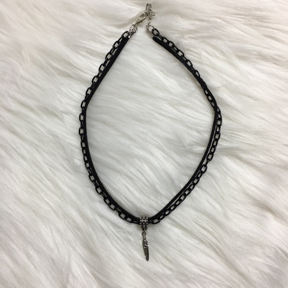 Suede and chain necklace 🖤 - Picture 3 of 5